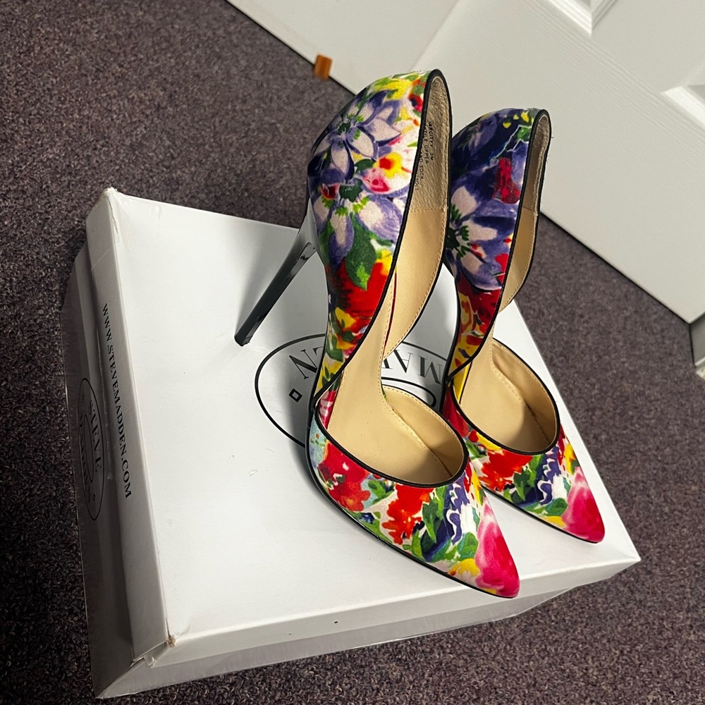 Steve Madden Floral Heels - Picture 4 of 6